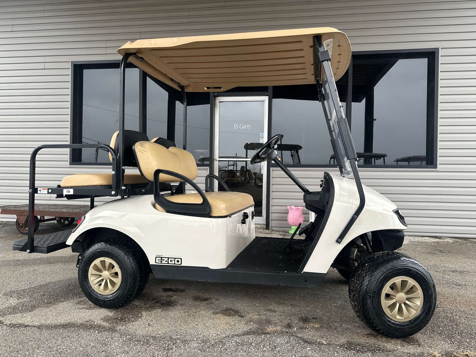 2016 E-Z GO TXT Gas 4P | White